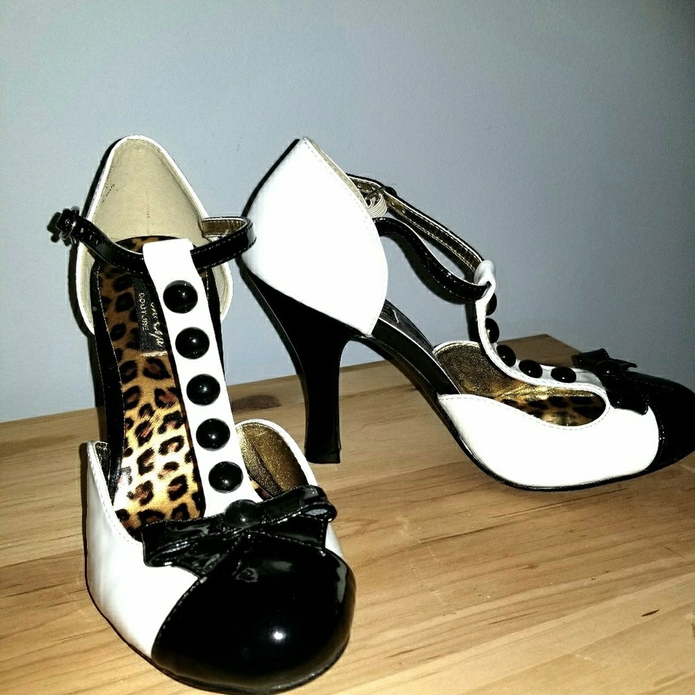 Black & white t-strap Pin Up Couture size 7